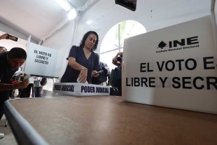 Se explicó el nuevo flujo de votación, que está diseñado para que los ciudadanos pasen una sola vez a la Mesa Directiva de Casilla, y deposíten sus votos en una urna única