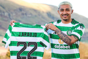 Con el número 22 en la espalda, Araujo ya es oficialmente parte del proyecto de los "Hoops"