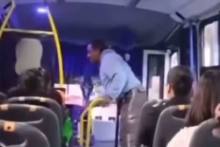 Durante la discusión, otros pasajeros mostraron su apoyo al inconforme.