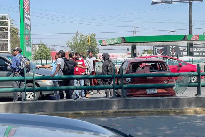 La circulación en Paseo Tollocan se vio afectada por varios minutos