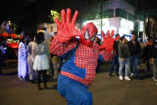 Catrinas, catrines, superhéroes, figuras míticas y mucho más formaron parte de lo que se vivió en una edición más