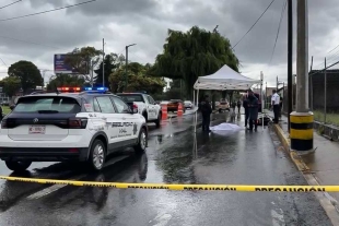 El área fue acordonada por elementos de Seguridad Pública municipal, en espera de personal de la Fiscalía General de Justicia del Estado de México