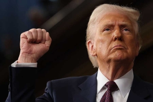 Trump aprovechó para continuar defendiendo el uso del carbón y la fisión nuclear para generar energía a nivel nacional.