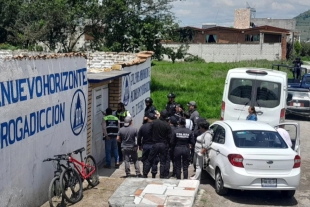 Como parte de las acciones, tres personas fueron detenidas y puestas a disposición