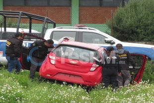 La unidad de color rojo quedó con varios impactos de arma de fuego