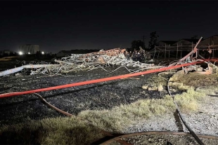 Una gran zona de hierba se incendió, pero ninguna residencia cercana resultó dañada