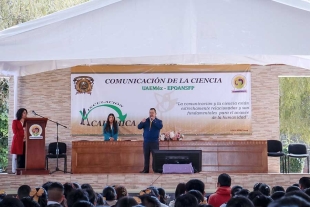 La directora de la Escuela Preparatoria Oficial Anexa a la Normal de San Felipe del Progreso, Adriana Licea Corral, destacó que este encuentro contribuye a la formación profesional de las juventudes mexiquenses