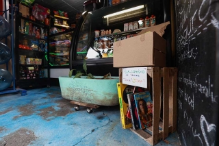 Toma uno, deja uno: libros en la miscelánea