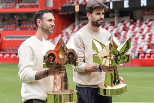 Piqué y Layún convivieron con 40  jóvenes toluqueños