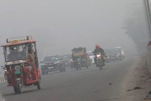 La capital india activó filtros en gasolineras y accesos para impedir la circulación de vehículos altamente contaminantes