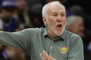 Popovich está a solo 12 victorias de alcanzar las mil 400 en temporada regular