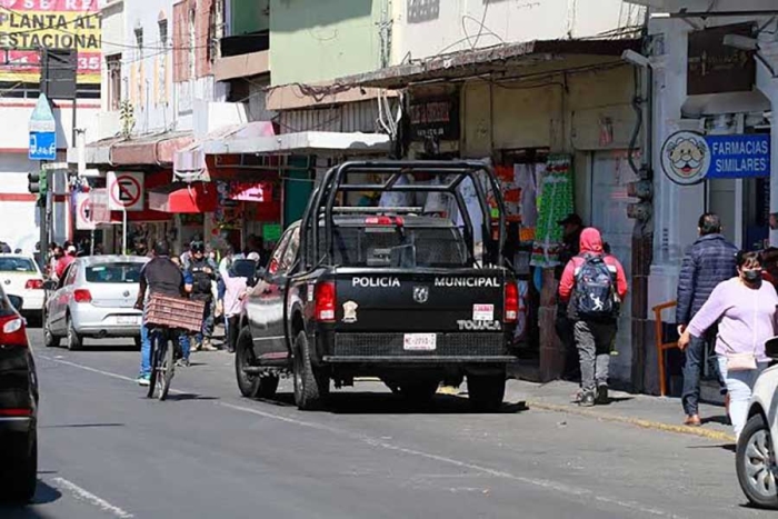 La calle es señalada como insegura debido a la presencia de comercio informal