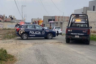 La zona fue acordonada por agentes municipales, mientras se solicitó la intervención de personal de la Fiscalía General de Justicia del Estado de México 