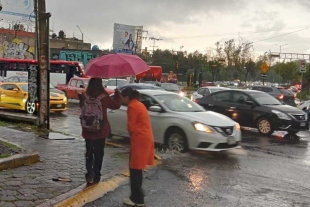 La vía Adolfo López Mateos también registró congestionamiento vial