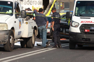 La mujer que conducía la camioneta intentó huir a pie