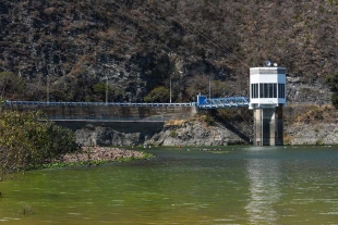 También se han detectado pesticidas, fertilizantes y gases de efecto invernadero derivados del lodo expuesto ante el bajo nivel del embalse.
