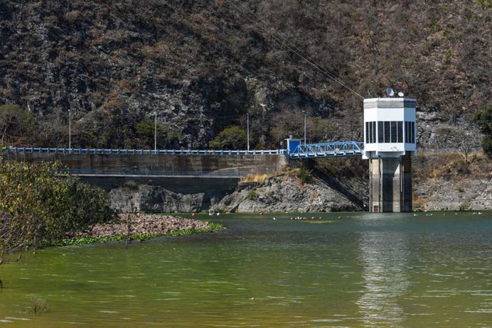 También se han detectado pesticidas, fertilizantes y gases de efecto invernadero derivados del lodo expuesto ante el bajo nivel del embalse.