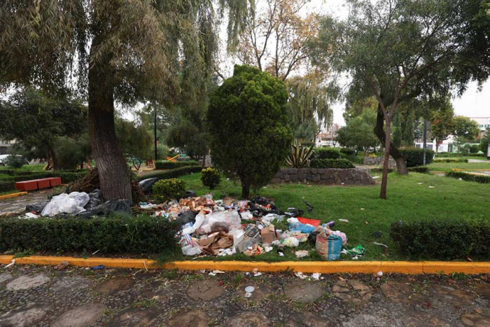 Parques públicos de Toluca se transforman en basureros