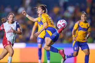 La acción se desarrolló cuando Jenni Hermoso logró mandar un centro de mediana altura desde la banda