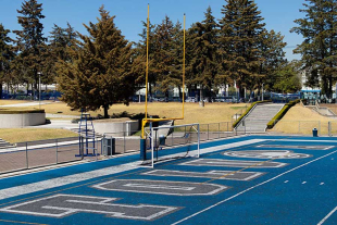 El compromiso con el profesionalismo se refleja en la inclusión de arbitraje en todos los encuentros y en la puntualidad de la agenda deportiva.