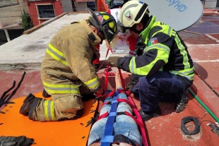 Al percatarse del accidente, los propietarios de la casa dieron aviso inmediato a los cuerpos de emergencia por lo que personal de Protección Civil y Bomberos