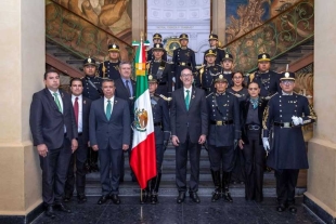 ⁠El rector de la UAEMéx, Carlos Eduardo Barrera Díaz encabezó la ceremonia de Abanderamiento y Entrega de Grados al Contingente Cívico y Deportivo Universitario.