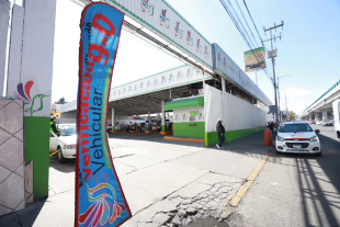 Largas filas y hasta cinco horas de espera marcaron el último día sin multa para verificar en el Valle de Toluca, ante el arranque del Hoy No Circula y el cierre de año.