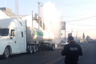 Fuga de nitrógeno obliga a cerrar calle en Toluca; emergencia controlada