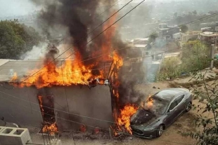 Los cables se sobrecalentaron, lanzando una chispa y posteriormente provocando el incendio que afectó tanto el auto Tesla como la construcción continúa